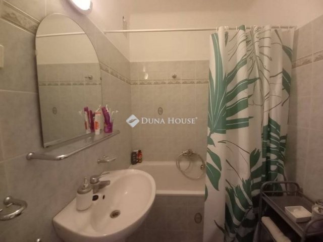 Eladó téglalakás, Pécsett 69 M Ft, 2 szobás