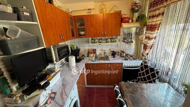 Eladó panellakás, Pápán 24.9 M Ft, 1 szobás