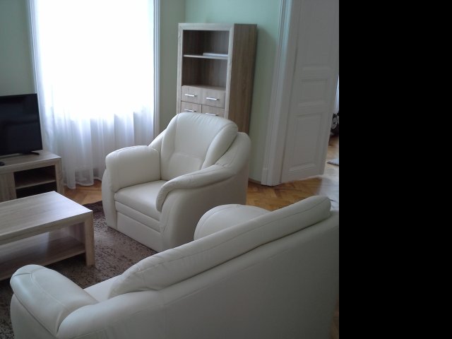 Kiadó téglalakás, albérlet, Pécsett 300 E Ft / hó, 3 szobás