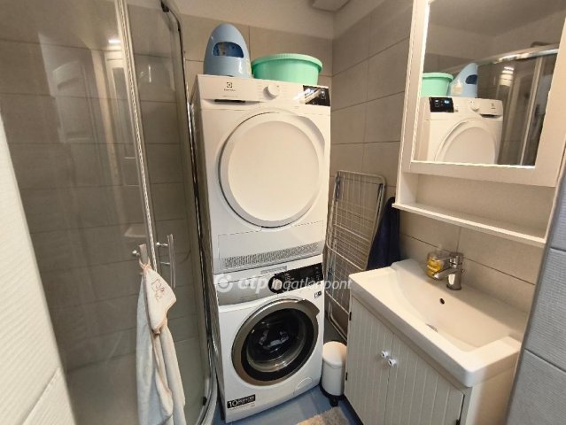 Eladó családi ház, Velencén 215 M Ft, 4 szobás