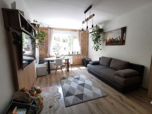 Eladó panellakás, Szegeden 74 M Ft, 2+2 szobás