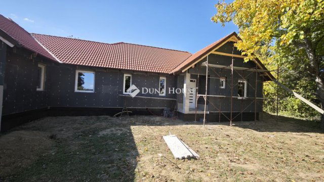 Eladó ikerház, Csobánkán, Pipacs utcában 114 M Ft, 4 szobás