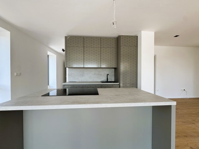 Eladó téglalakás, Balatonalmádiban 150 M Ft, 3 szobás