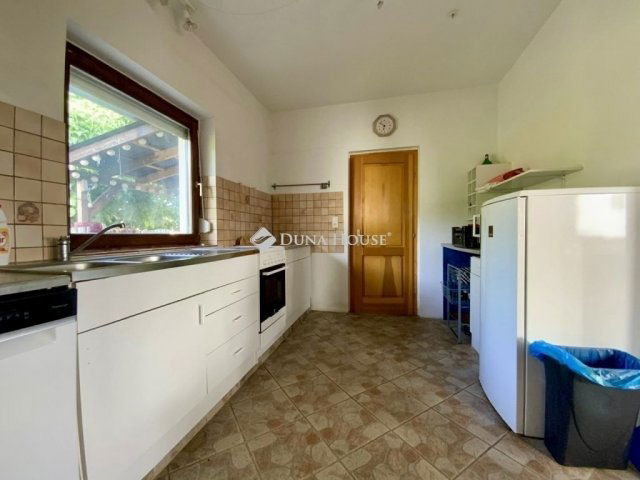 Eladó családi ház, Mecseknádasdon 63.525 M Ft, 6 szobás