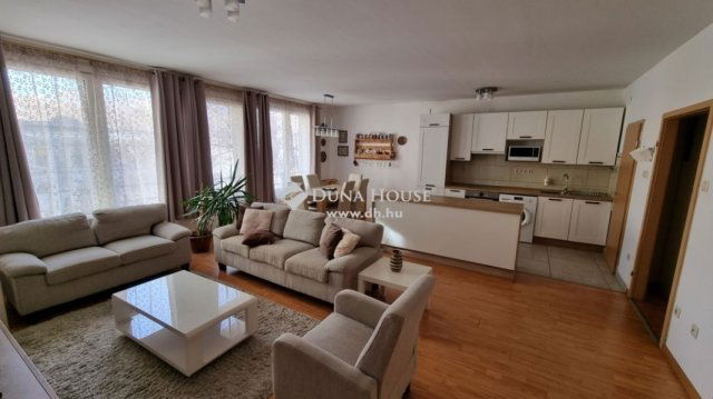 Eladó téglalakás, Debrecenben 125 M Ft, 4 szobás