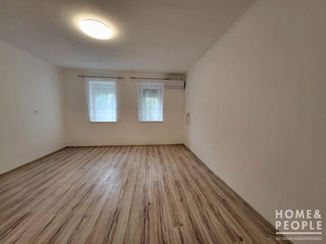 Eladó téglalakás, Szegeden 48.99 M Ft, 1 szobás