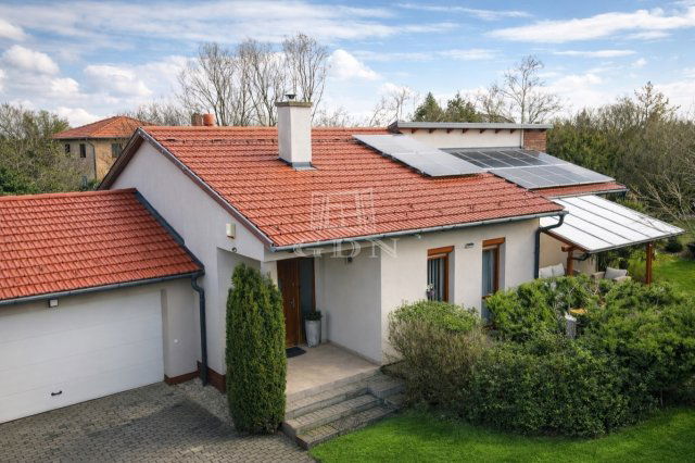 Eladó családi ház, Úrhidán 92 M Ft, 4 szobás