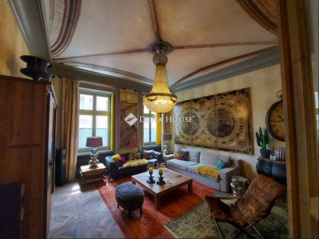 Eladó téglalakás, Budapesten, VI. kerületben, Paulay Ede utcában