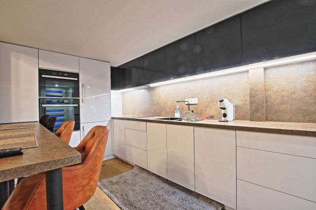 Eladó téglalakás, Budapesten, VI. kerületben 92.9 M Ft, 1 szobás