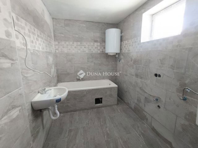 Eladó családi ház, Törtelen 42.9 M Ft, 4 szobás