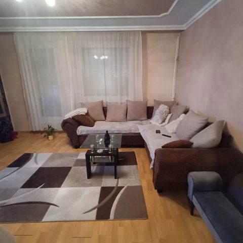 Eladó panellakás, Pápán 38.9 M Ft, 3 szobás