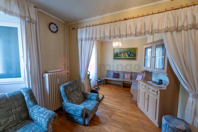 Eladó téglalakás, Pécsett 66 M Ft, 1+4 szobás