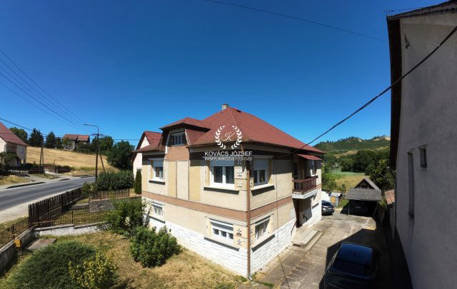Eladó családi ház, Arlón 19.99 M Ft, 5 szobás