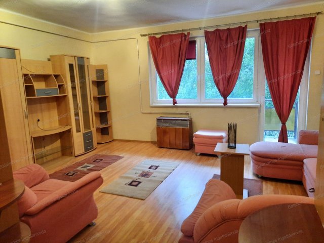 Eladó téglalakás, Siófokon 69.9 M Ft, 4 szobás