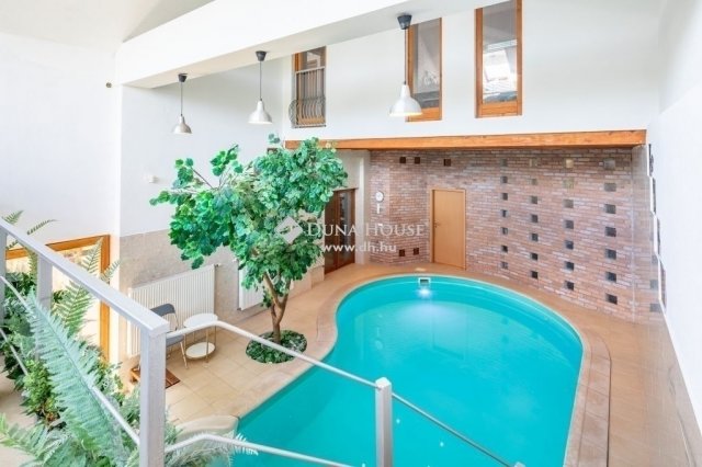 Eladó családi ház, Szigetszentmiklóson 155.9 M Ft, 5 szobás