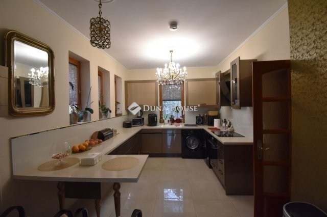 Eladó családi ház, Gödöllőn 355 M Ft, 6 szobás