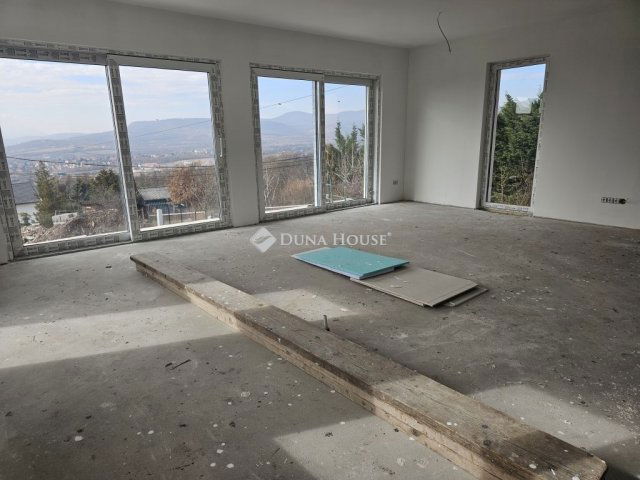 Eladó családi ház, Szentendrén 215 M Ft, 5 szobás