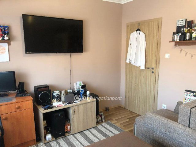 Eladó téglalakás, Ajkán 60 M Ft, 3 szobás