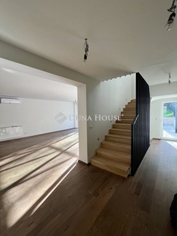 Eladó sorház, Budapesten, II. kerületben 209.79 M Ft, 5 szobás