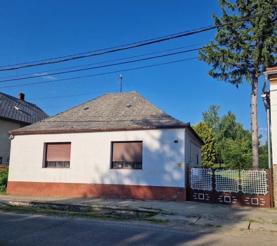 Eladó családi ház, Hosszúhetényen 42.5 M Ft, 3 szobás