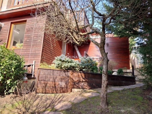 Eladó családi ház, Szentendrén 195 M Ft, 7 szobás