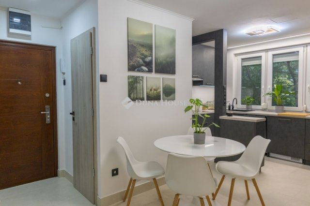 Eladó téglalakás, Debrecenben 75 M Ft, 3 szobás