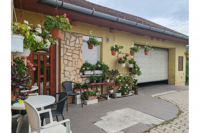 Eladó családi ház, Szigetszentmiklóson 159.9 M Ft, 5 szobás