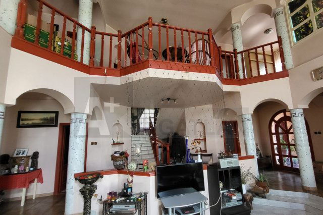 Eladó családi ház, Pusztaszeren 89.9 M Ft, 6 szobás