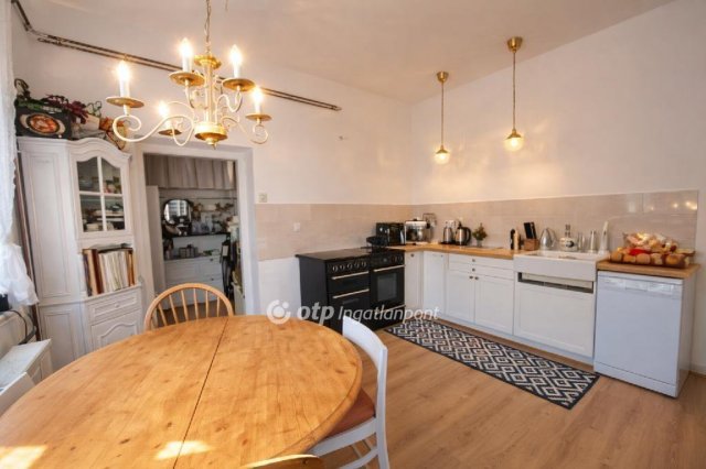 Eladó családi ház, Bugyin 94.9 M Ft, 3+1 szobás