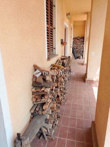 Eladó családi ház, Pákán 190.119 M Ft, 5 szobás