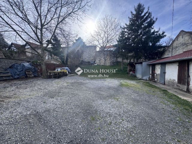 Eladó téglalakás, Siklóson 24.99 M Ft, 2 szobás