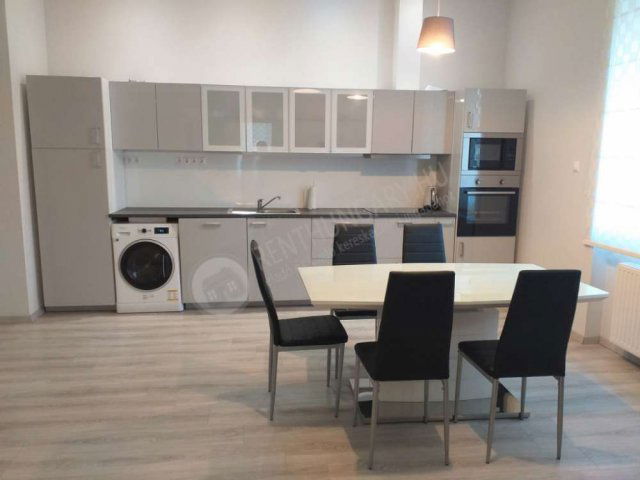 Kiadó téglalakás, albérlet, VIII. kerületben, Corvin közben