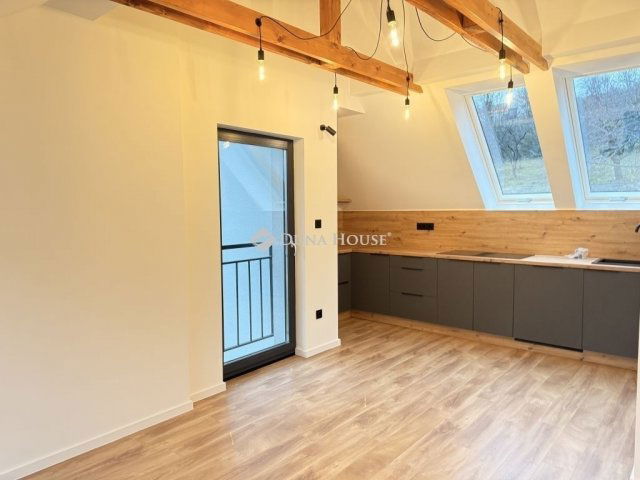 Eladó téglalakás, Pécsett 69.9 M Ft, 2 szobás