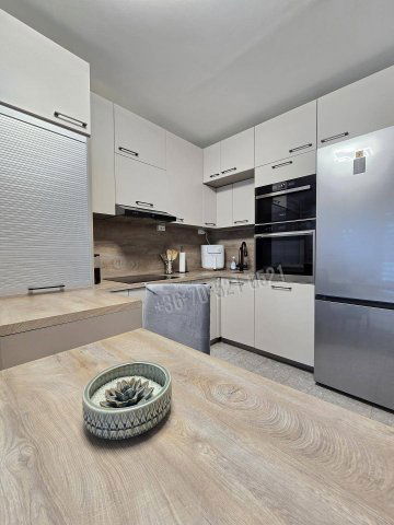 Eladó panellakás, Pécsett 51.49 M Ft, 2+1 szobás