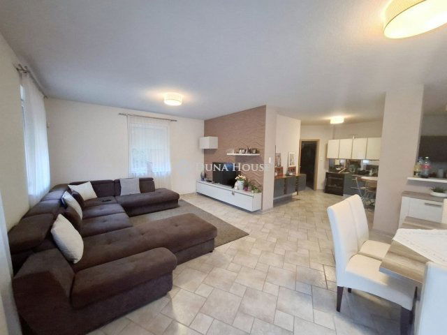 Eladó ikerház, Nagytarcsán 169.9 M Ft, 5 szobás