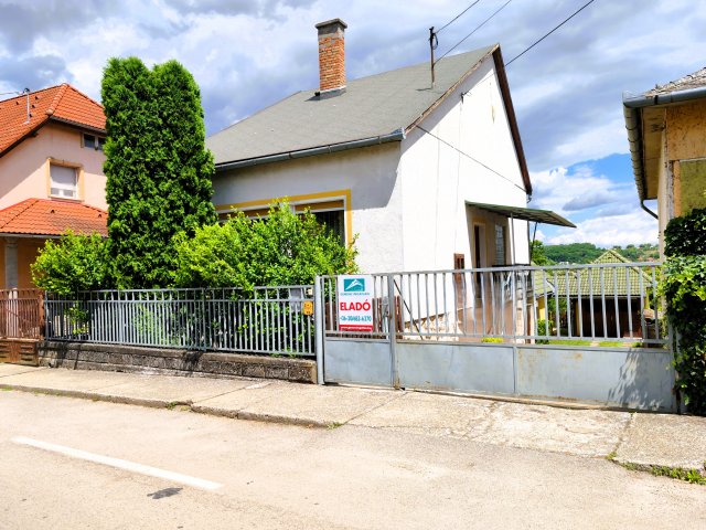 Eladó családi ház, Bonyhádon 49.9 M Ft, 4 szobás