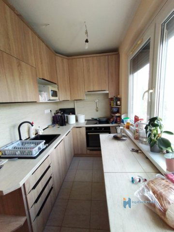 Eladó panellakás, Százhalombattán 68.4 M Ft, 3 szobás