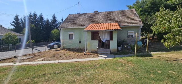 Eladó családi ház, Heresznyén 12 M Ft, 1 szobás