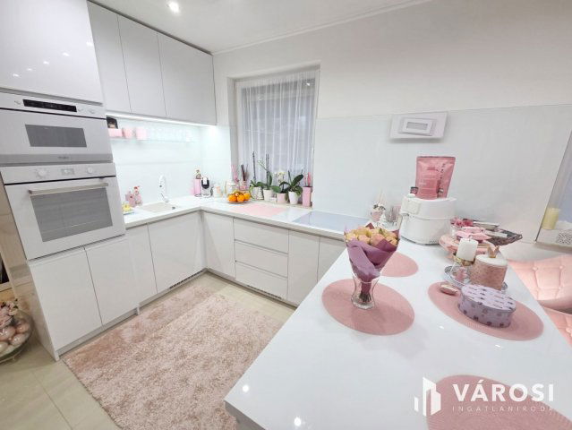 Eladó ikerház, Szigetszentmiklóson 169.9 M Ft, 7 szobás