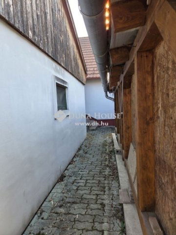 Eladó családi ház, Leányfaluban 165 M Ft, 3 szobás