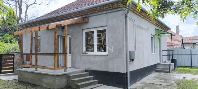Eladó családi ház, Tiszaszigeten 54.9 M Ft, 3 szobás