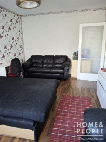 Eladó téglalakás, Szegeden 38.999 M Ft, 1+1 szobás