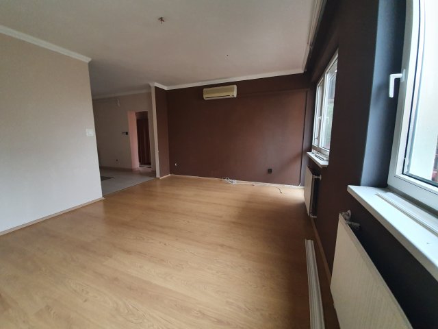 Kiadó téglalakás, albérlet, Debrecenben 300 E Ft / hó, 3 szobás