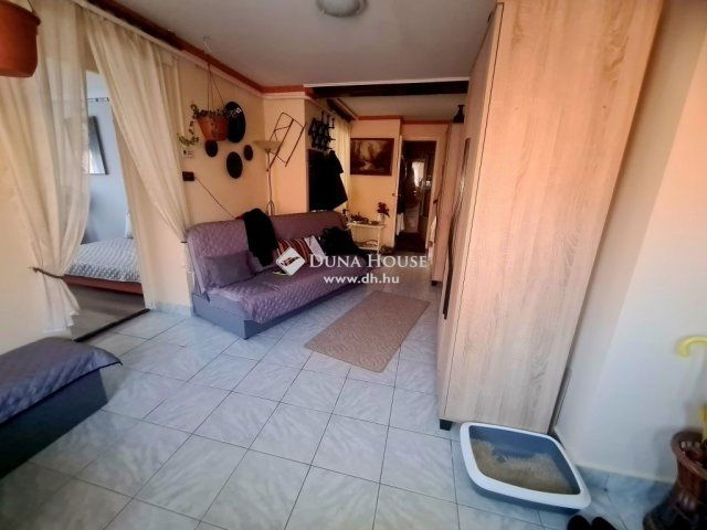 Eladó családi ház, Pécsett 67 M Ft, 4 szobás