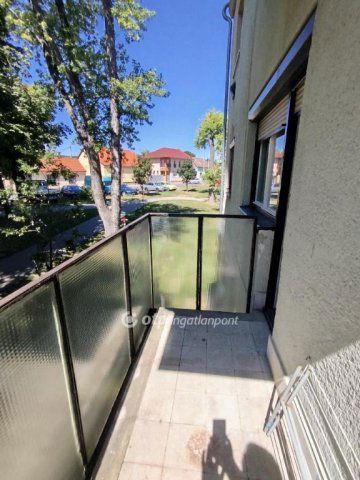 Eladó téglalakás, Pécsett 33.8 M Ft, 2 szobás