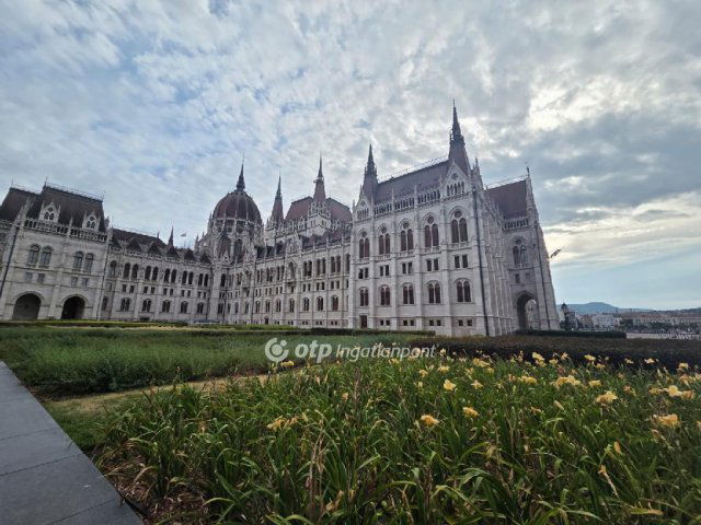 Eladó téglalakás, Budapesten, V. kerületben 148 M Ft, 2 szobás
