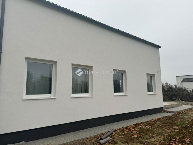 Eladó ikerház, Ráckevén 97.5 M Ft, 5 szobás