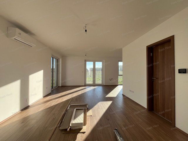 Eladó családi ház, Győrladaméren 105.301 M Ft, 5 szobás