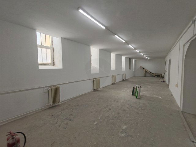 Eladó ipari ingatlan, Budapesten, X. kerületben 75 M Ft