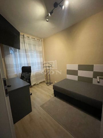 Kiadó panellakás, albérlet, Szegeden 70 E Ft / hó, 3+1 szobás